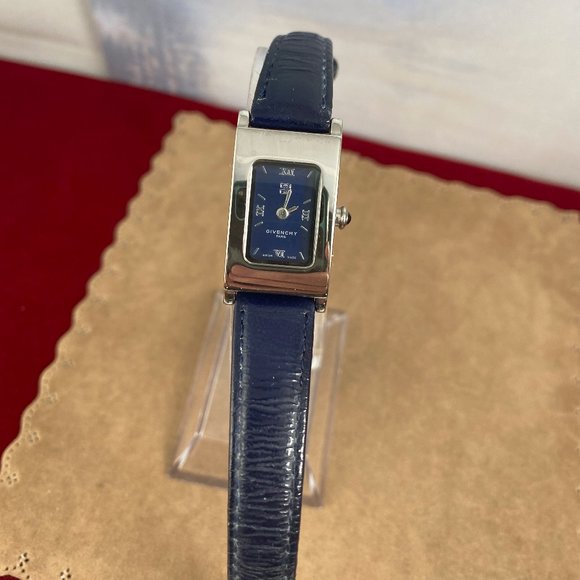 Vintage Givenchy Paris Quartz Ladies Watch - Picture 3 of 9
